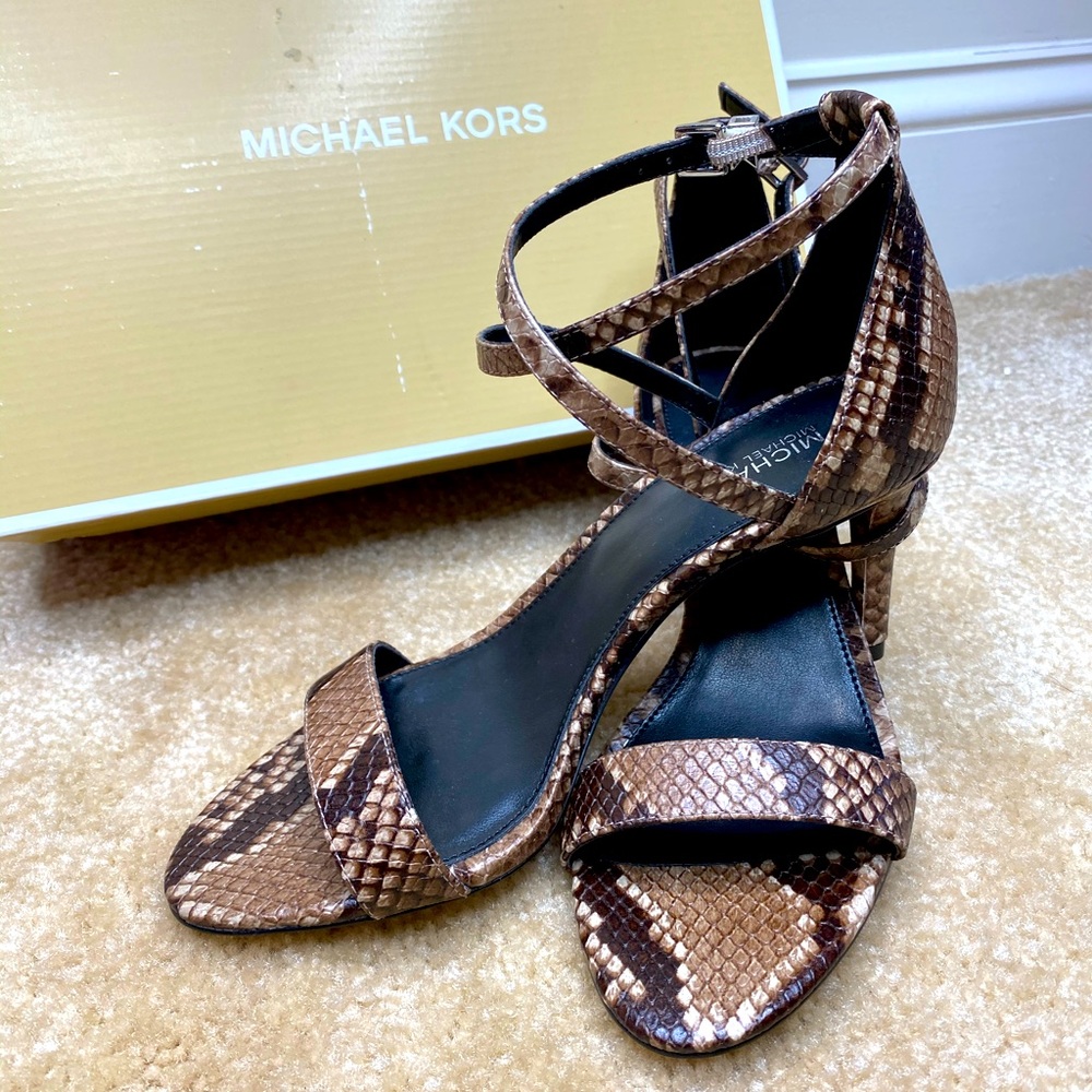 NWT 🐍 MK heels